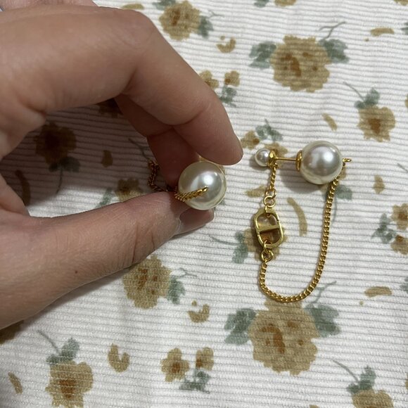 Dior Pearl Earrings - Picture 3 of 6